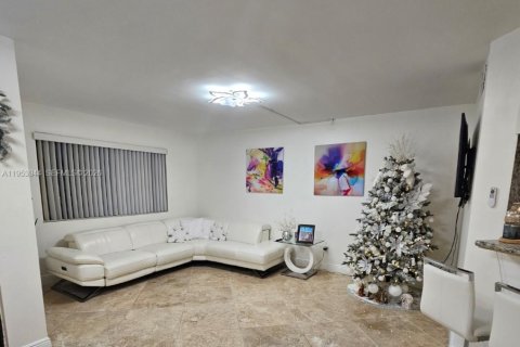 Copropriété à louer à Miami, Floride: 2 chambres, 86.4 m2 № 2010971 - photo 8