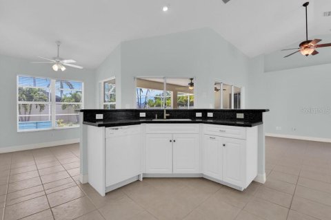 Купить виллу или дом в Кейп-Корал, Флорида 3 комнаты, 181.9м2, № 1762214 - фото 8