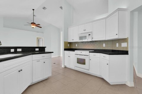 Купить виллу или дом в Кейп-Корал, Флорида 3 комнаты, 181.9м2, № 1762214 - фото 7