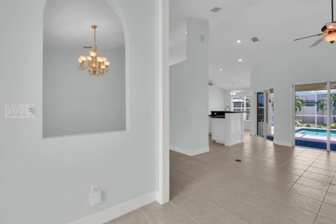 Купить виллу или дом в Кейп-Корал, Флорида 3 комнаты, 181.9м2, № 1762214 - фото 4
