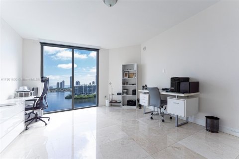 Купить кондоминиум в Авентура, Флорида 2 спальни, 185.9м2, № 1953571 - фото 7