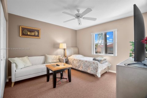 House in Hollywood, Florida 4 bedrooms, 179.02 sq.m. № 1779767 - photo 16
