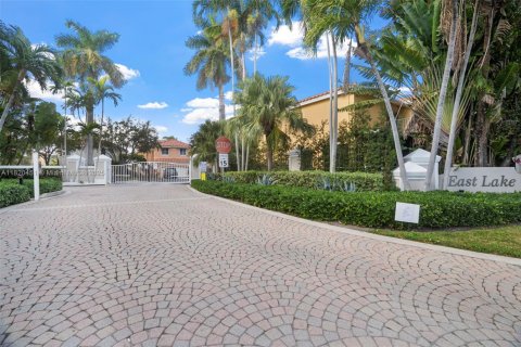 House in Hollywood, Florida 4 bedrooms, 179.02 sq.m. № 1779767 - photo 25