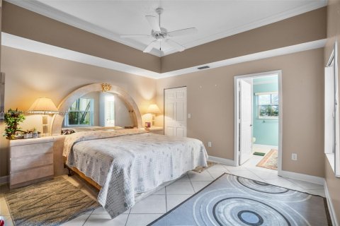 House in Hollywood, Florida 4 bedrooms, 179.02 sq.m. № 1779767 - photo 10