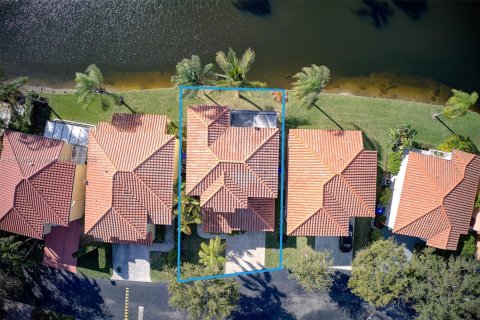 House in Hollywood, Florida 4 bedrooms, 179.02 sq.m. № 1779767 - photo 4