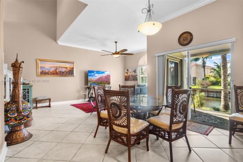 House in Hollywood, Florida 4 bedrooms, 179.02 sq.m. № 1779767 - photo 8