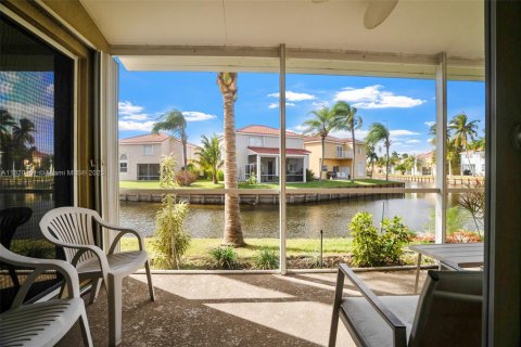 House in Hollywood, Florida 4 bedrooms, 179.02 sq.m. № 1779767 - photo 12