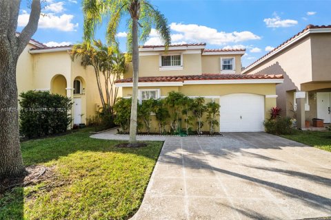House in Hollywood, Florida 4 bedrooms, 179.02 sq.m. № 1779767 - photo 1