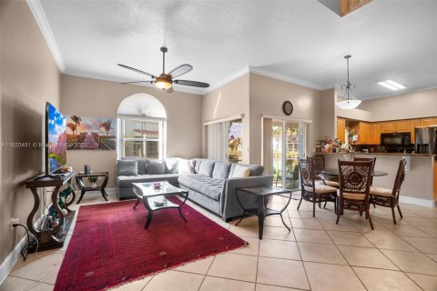 House in Hollywood, Florida 4 bedrooms, 179.02 sq.m. № 1779767 - photo 5