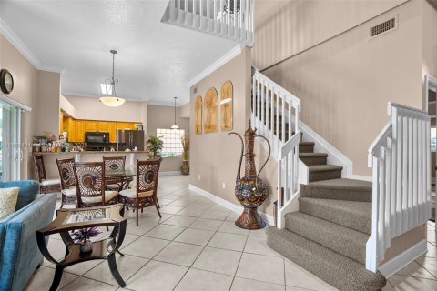 House in Hollywood, Florida 4 bedrooms, 179.02 sq.m. № 1779767 - photo 7