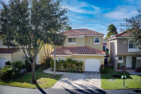 House in Hollywood, Florida 4 bedrooms, 179.02 sq.m. № 1779767 - photo 2