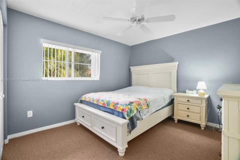 House in Hollywood, Florida 4 bedrooms, 179.02 sq.m. № 1779767 - photo 17