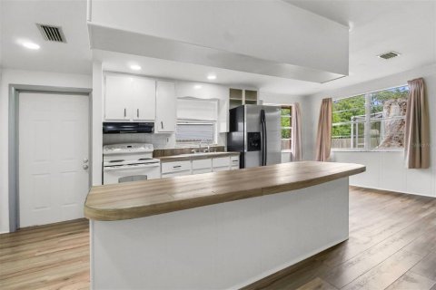House in Floral City, Florida 2 bedrooms, 89.19 sq.m. № 2391519 - photo 12