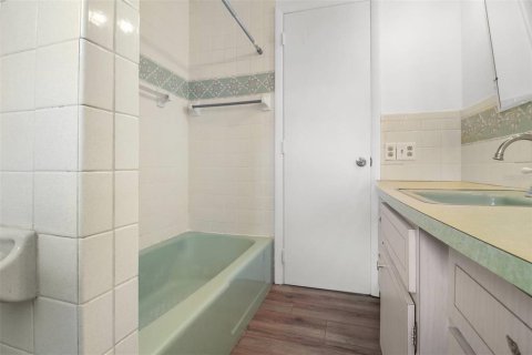House in Floral City, Florida 2 bedrooms, 89.19 sq.m. № 2391519 - photo 23