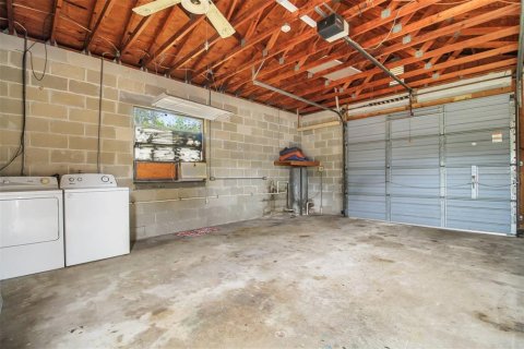 House in Floral City, Florida 2 bedrooms, 89.19 sq.m. № 2391519 - photo 8