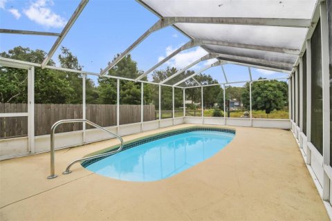 House in Floral City, Florida 2 bedrooms, 89.19 sq.m. № 2391519 - photo 2