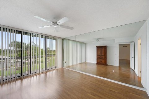 Condo in West Palm Beach, Florida, 2 bedrooms  № 2043340 - photo 6