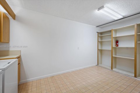 Condo in West Palm Beach, Florida, 2 bedrooms  № 2043340 - photo 14