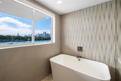 Condo in Miami Beach, Florida, 3 bedrooms  № 2080827 - photo 13