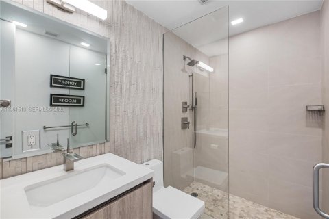 Condo in Miami Beach, Florida, 3 bedrooms  № 2080827 - photo 15