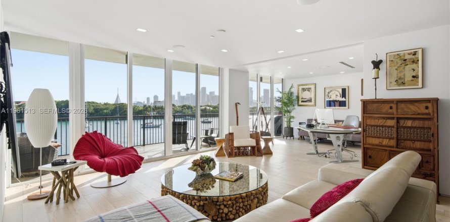 Condo in Miami Beach, Florida, 3 bedrooms  № 2080827