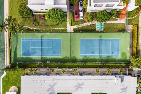 Condo in Miami Beach, Florida, 3 bedrooms  № 2080827 - photo 25