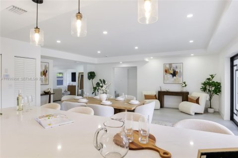 Casa en venta en Oakland Park, Florida, 3 dormitorios, 209.68 m2 № 1995288 - foto 5