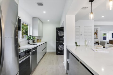 Casa en venta en Oakland Park, Florida, 3 dormitorios, 209.68 m2 № 1995288 - foto 7