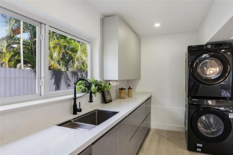 Casa en venta en Oakland Park, Florida, 3 dormitorios, 209.68 m2 № 1995288 - foto 8