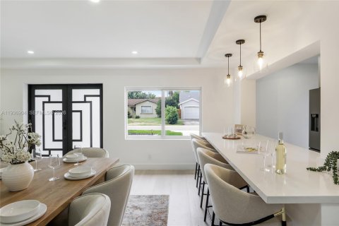 Casa en venta en Oakland Park, Florida, 3 dormitorios, 209.68 m2 № 1995288 - foto 10