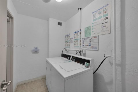 Купить кондоминиум в Халландейл-Бич, Флорида 2 спальни, 120.77м2, № 2145888 - фото 27