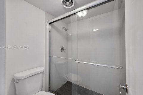 Купить кондоминиум в Халландейл-Бич, Флорида 2 спальни, 120.77м2, № 2145888 - фото 16
