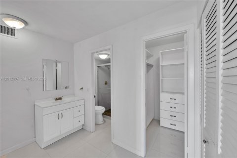 Купить кондоминиум в Халландейл-Бич, Флорида 2 спальни, 120.77м2, № 2145888 - фото 14