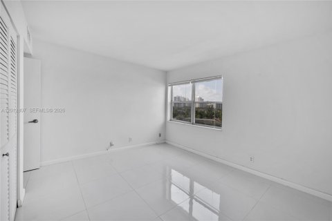 Купить кондоминиум в Халландейл-Бич, Флорида 2 спальни, 120.77м2, № 2145888 - фото 19