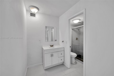 Купить кондоминиум в Халландейл-Бич, Флорида 2 спальни, 120.77м2, № 2145888 - фото 15