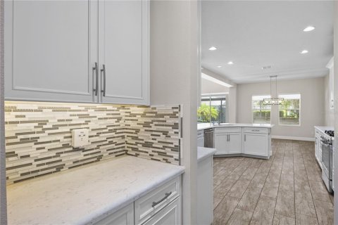 House in Winter Garden, Florida 5 bedrooms, 398.83 sq.m. № 1872860 - photo 16