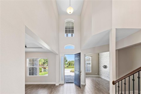 House in Winter Garden, Florida 5 bedrooms, 398.83 sq.m. № 1872860 - photo 11