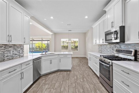 House in Winter Garden, Florida 5 bedrooms, 398.83 sq.m. № 1872860 - photo 12
