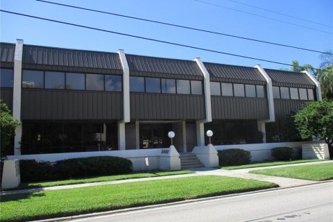 Immobilier commercial à SOUTHERN PINES à Tampa, Floride 1535.49 m2 № 2131666