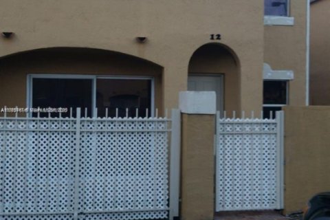 Таунхаус в Майами, Флорида 3 спальни, 115.76м2 № 1995371