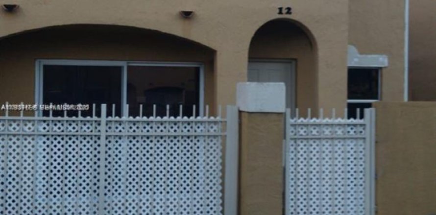 Таунхаус в Майами, Флорида 3 спальни, 115.76м2 № 1995371