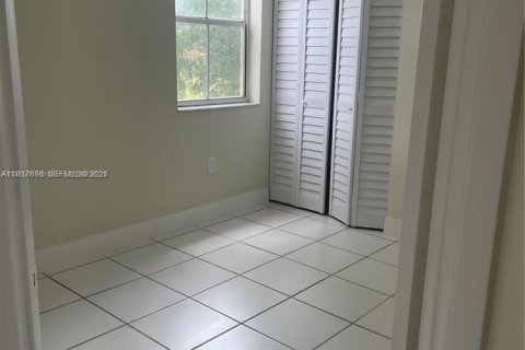 Снять в аренду таунхаус в Майами, Флорида 3 спальни, 115.76м2, № 1995371 - фото 21