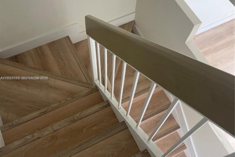 Снять в аренду таунхаус в Майами, Флорида 3 спальни, 115.76м2, № 1995371 - фото 25