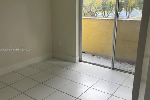 Снять в аренду таунхаус в Майами, Флорида 3 спальни, 115.76м2, № 1995371 - фото 26