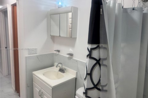 Apartamento en alquiler en Miami, Florida, 1 dormitorio, 167.6 m2 № 2058510 - foto 7