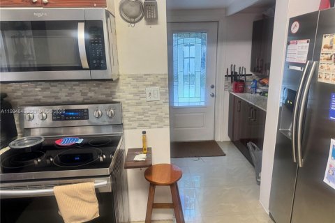Apartamento en alquiler en Miami, Florida, 1 dormitorio, 167.6 m2 № 2058510 - foto 11