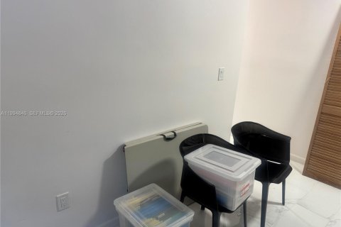 Apartamento en alquiler en Miami, Florida, 1 dormitorio, 167.6 m2 № 2058510 - foto 9