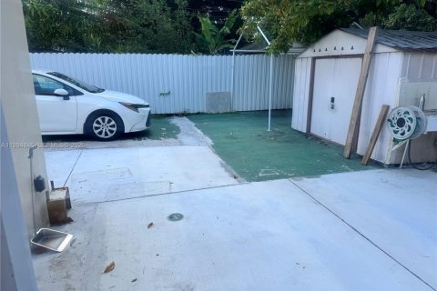 Apartamento en alquiler en Miami, Florida, 1 dormitorio, 167.6 m2 № 2058510 - foto 12