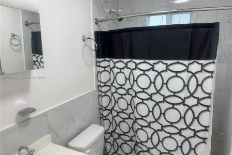 Apartamento en alquiler en Miami, Florida, 1 dormitorio, 167.6 m2 № 2058510 - foto 6
