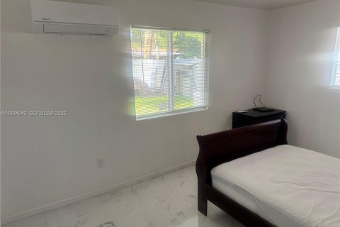 Apartamento en alquiler en Miami, Florida, 1 dormitorio, 167.6 m2 № 2058510 - foto 3